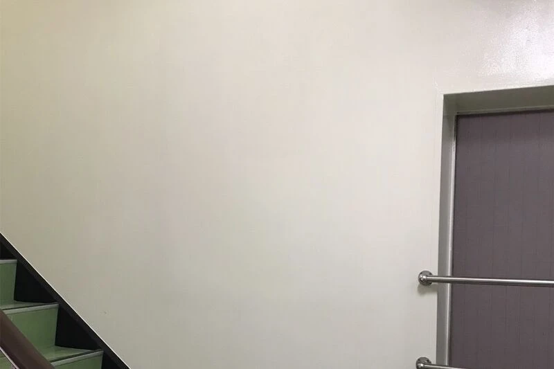ビルの内階段